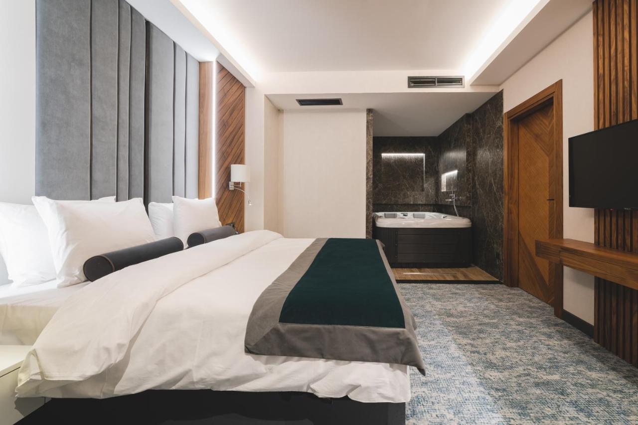 Bristol Hotel Podgorica Buitenkant foto