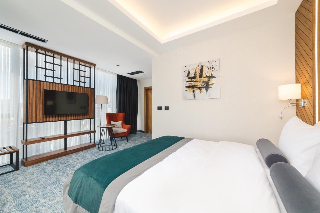 Bristol Hotel Podgorica Buitenkant foto