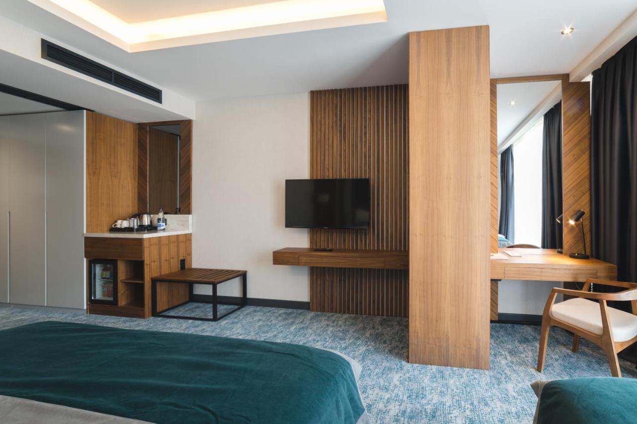 Bristol Hotel Podgorica Buitenkant foto