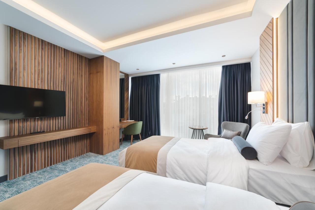Bristol Hotel Podgorica Buitenkant foto