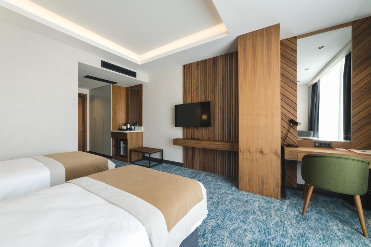 Bristol Hotel Podgorica Buitenkant foto