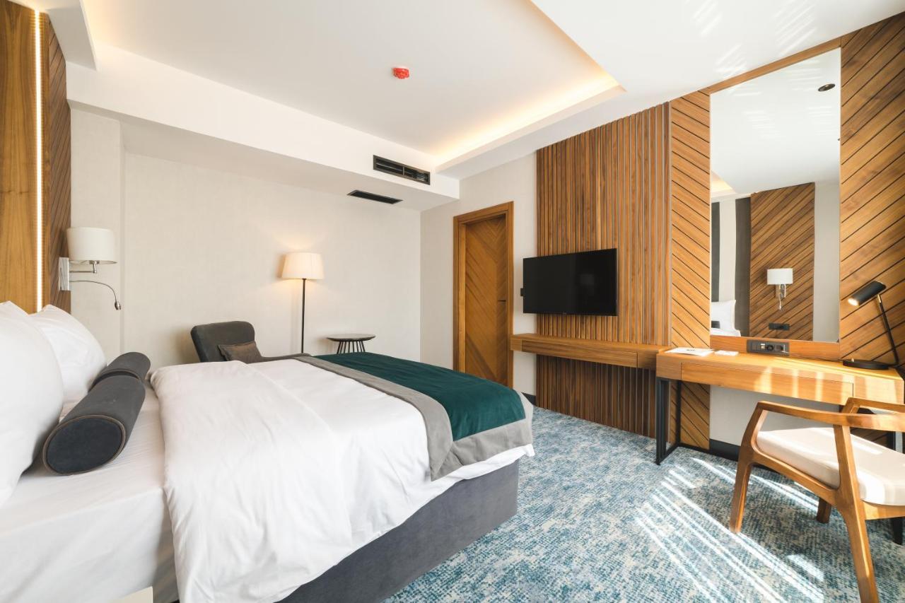 Bristol Hotel Podgorica Buitenkant foto