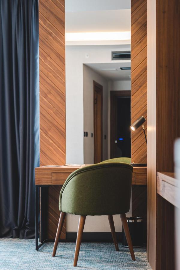 Bristol Hotel Podgorica Buitenkant foto